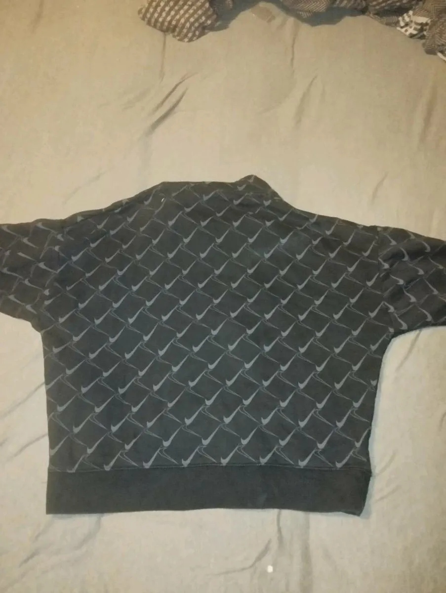 Nike top - Image 4