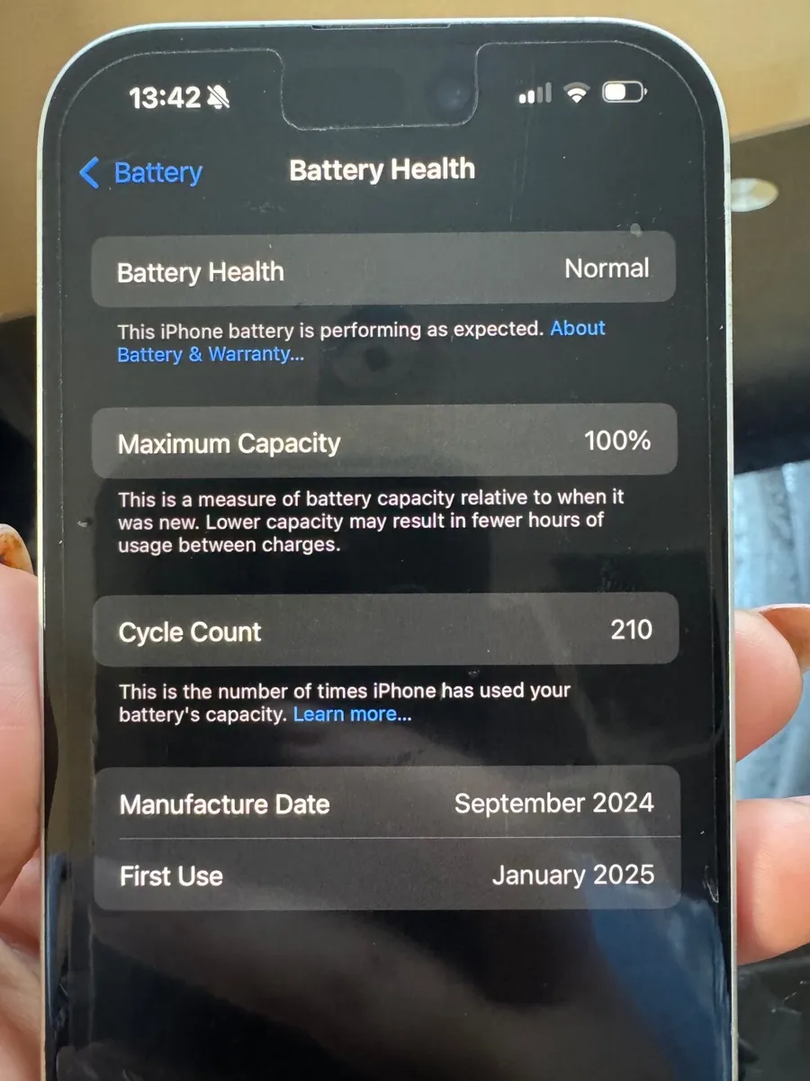 iPhone 16 - like new - Image 2