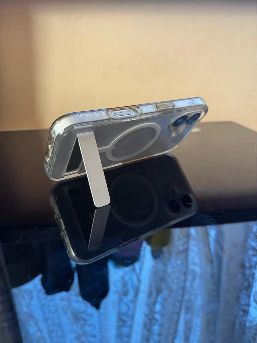 iPhone 16 - like new - Image 3