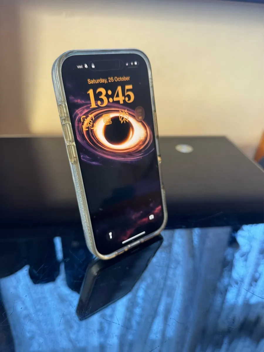 iPhone 16 - like new - Image 4