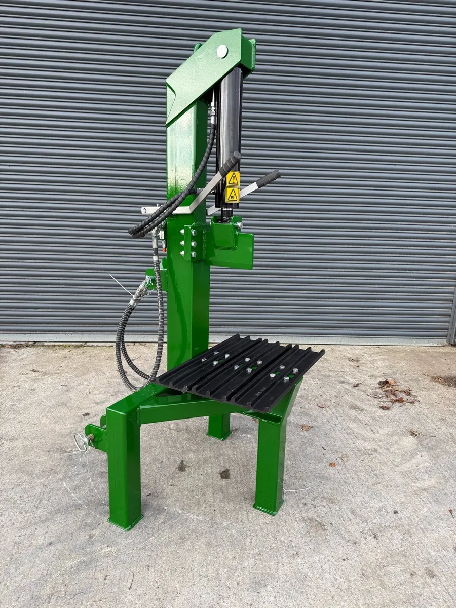 16 Ton Log Splitter - Image 1