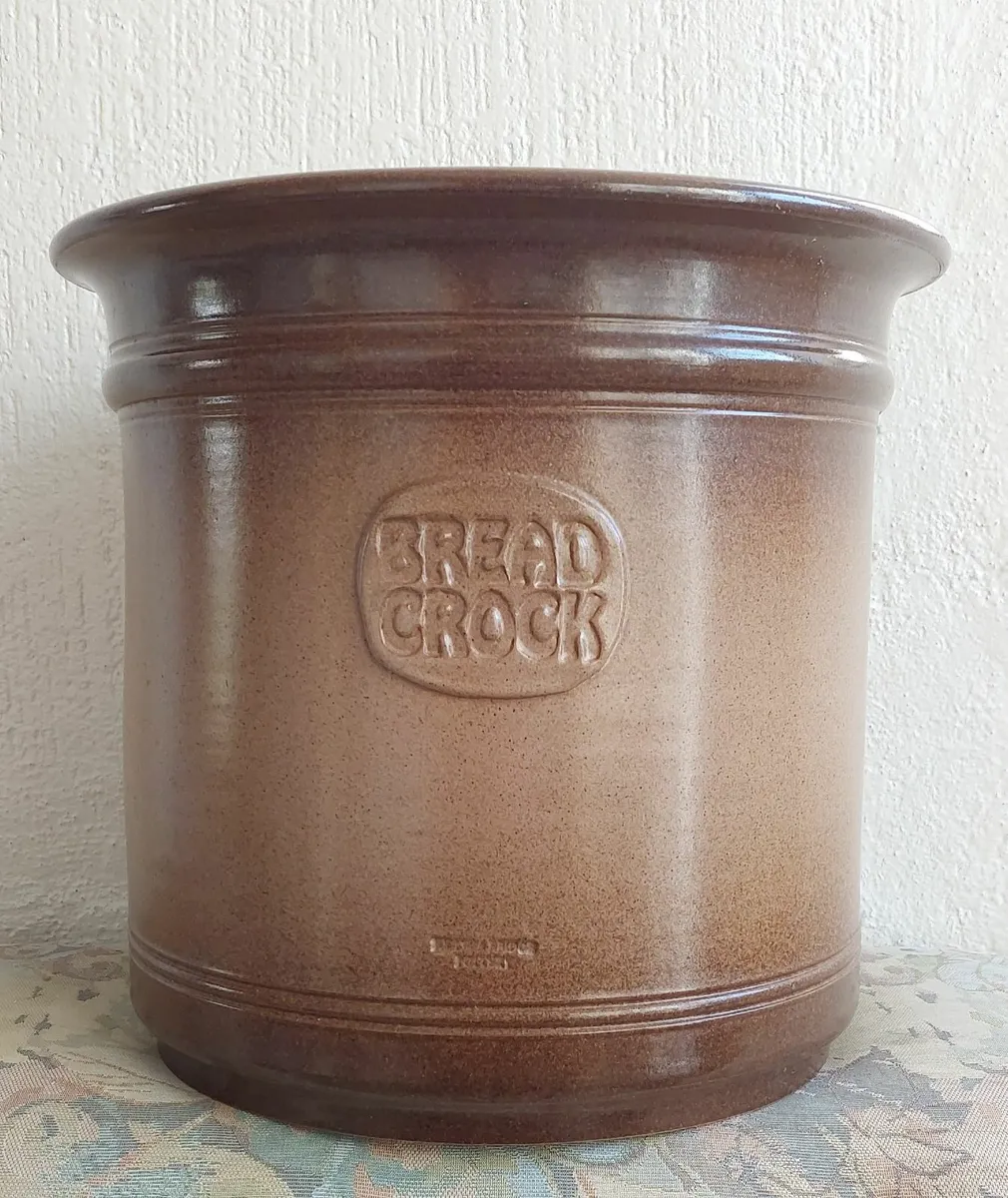 Kiltrea Bread Crock with Lid - Image 1