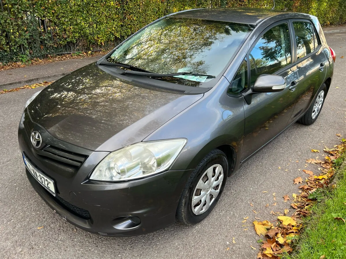 2011 Toyota Auris - Image 2