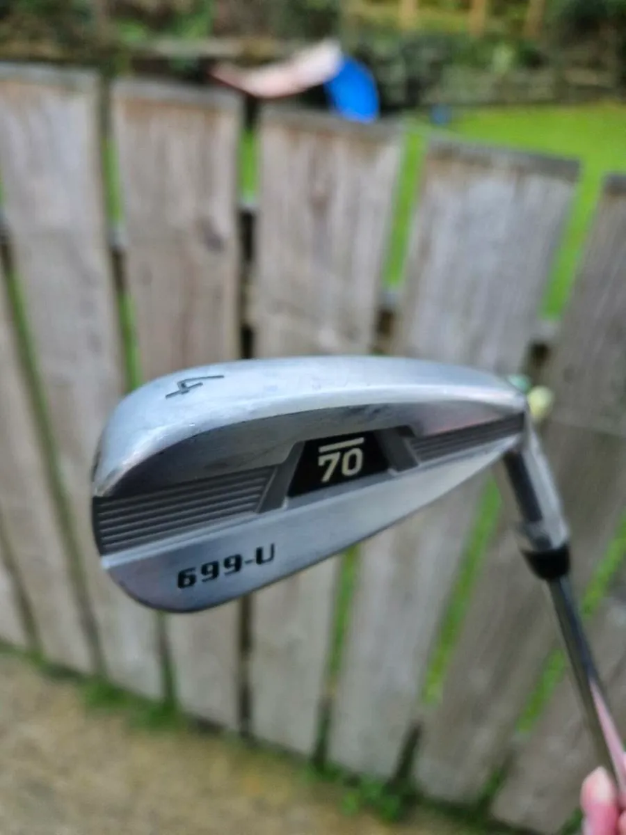IMMACULATE SUB 70 V2 699 UTILITY 4 IRON STIFF - Image 1