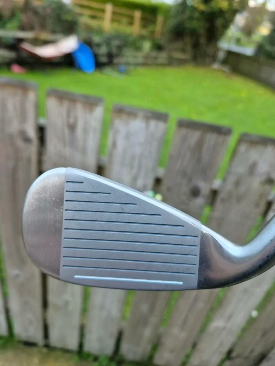 IMMACULATE SUB 70 V2 699 UTILITY 4 IRON STIFF - Image 2