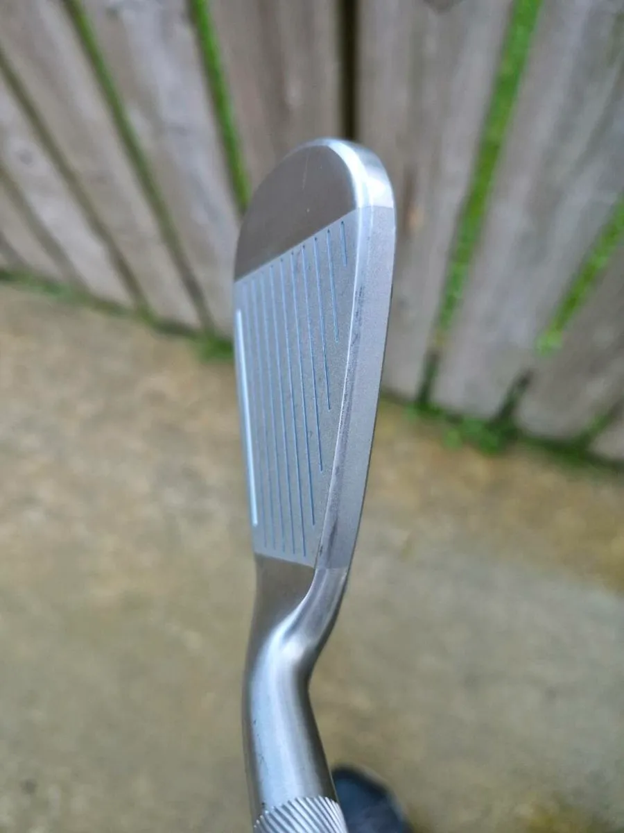 IMMACULATE SUB 70 V2 699 UTILITY 4 IRON STIFF - Image 3