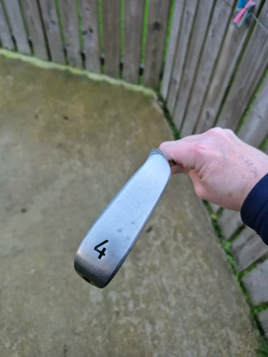 IMMACULATE SUB 70 V2 699 UTILITY 4 IRON STIFF - Image 4
