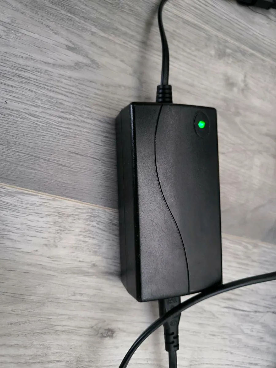 2 Leather light grey power recliner Seater Sofa - Image 3