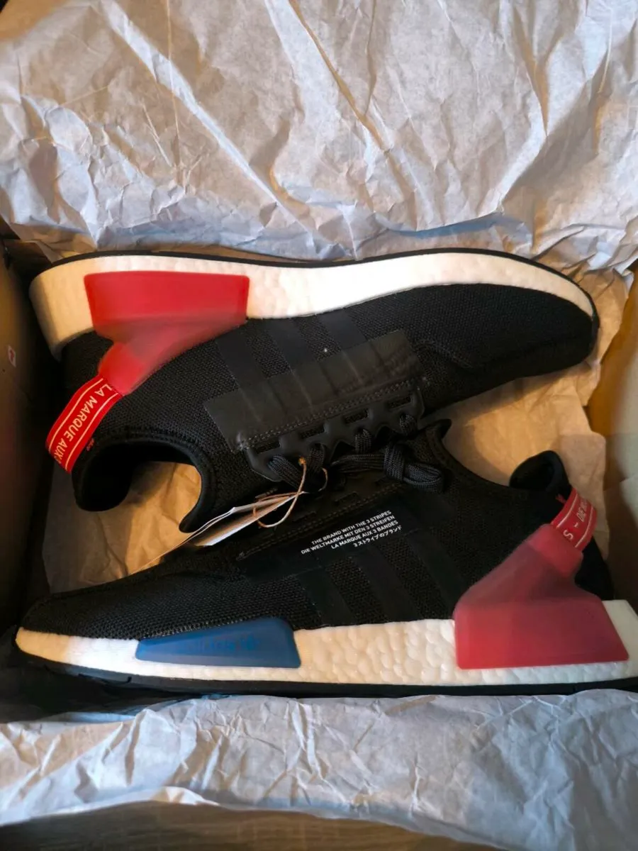 Adidas NMD R1 V2 trainers - Image 1