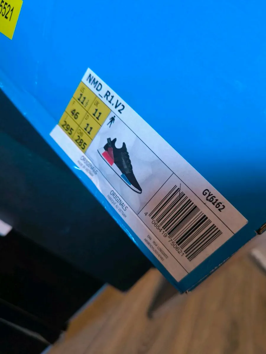 Adidas NMD R1 V2 trainers - Image 2