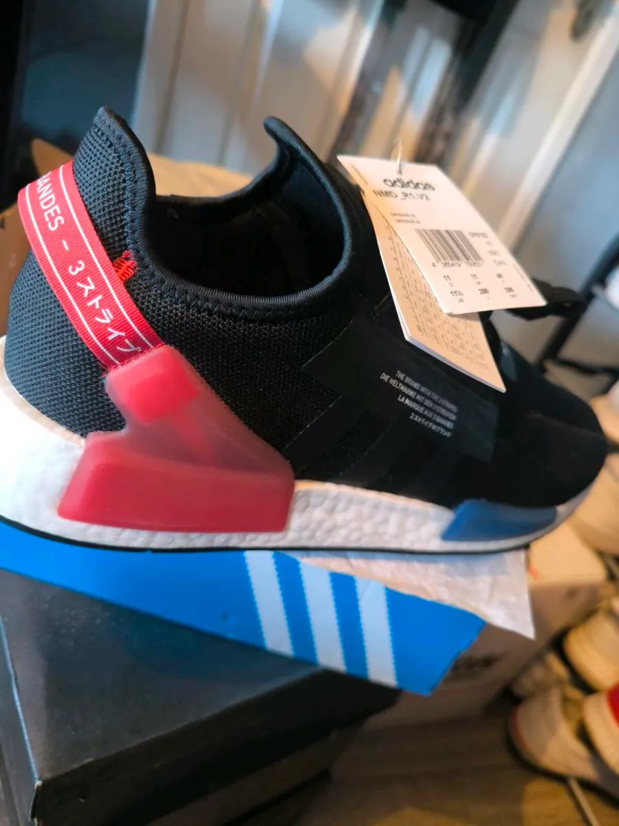 Adidas NMD R1 V2 trainers - Image 3