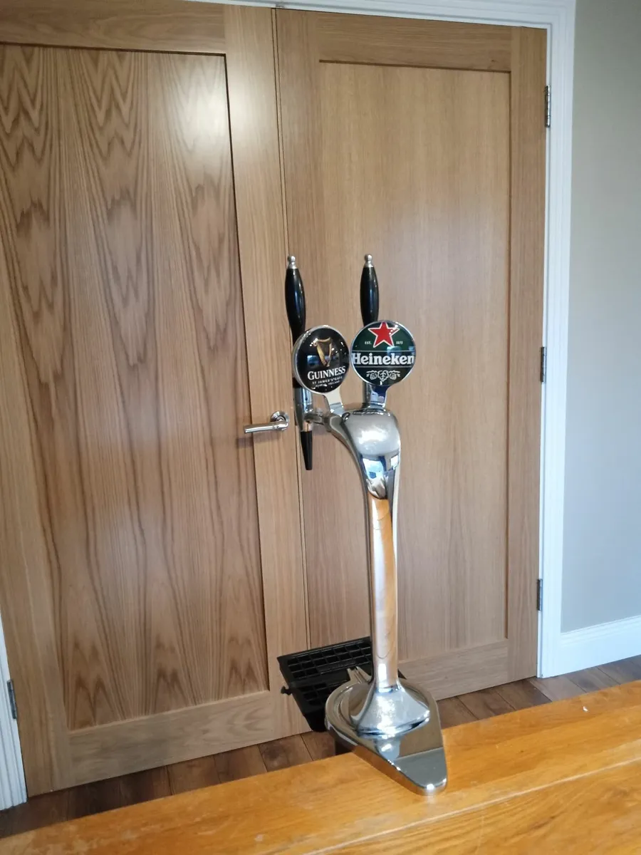 Beer cooler and taps etc - Image 1