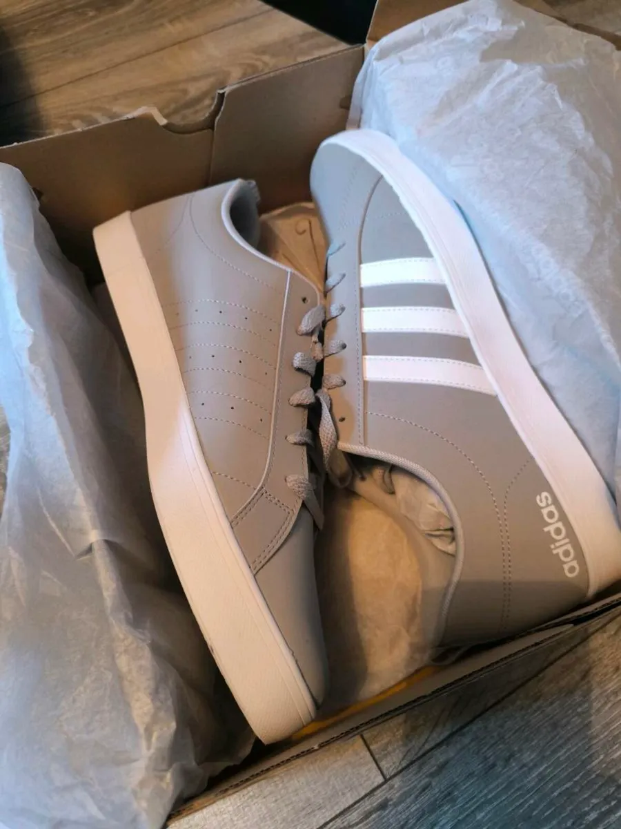 Adidas trainers mens UK 11 - Image 1