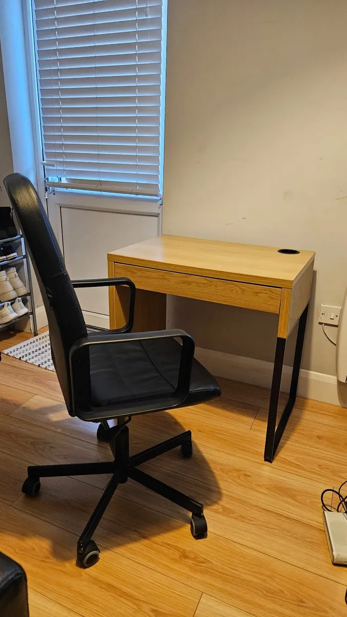 Office desk + chair - Image 1