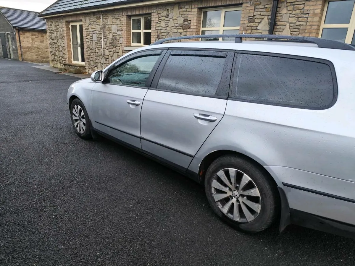 Volkswagen Passat - Image 2