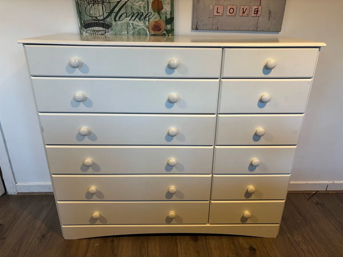 White chest of drawers