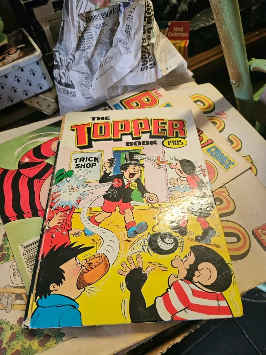 Vintage Topper Annual 1980's - Image 1