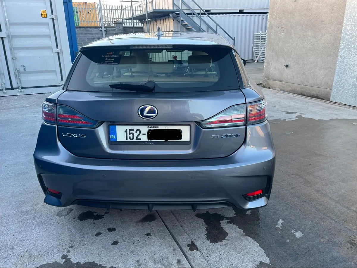 Lexus CT 2015 - Image 2