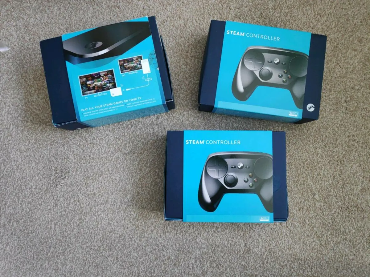 Steam Link with 2 Steam Controllers