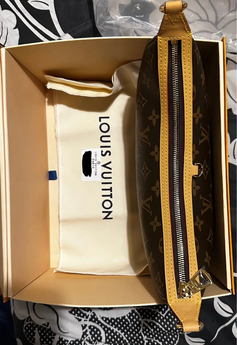 Louis Vuitton woman’s crossbody bag - Image 4