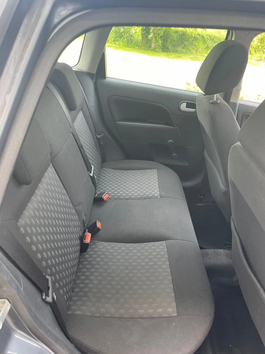 Ford Fiesta 2005 - Image 2