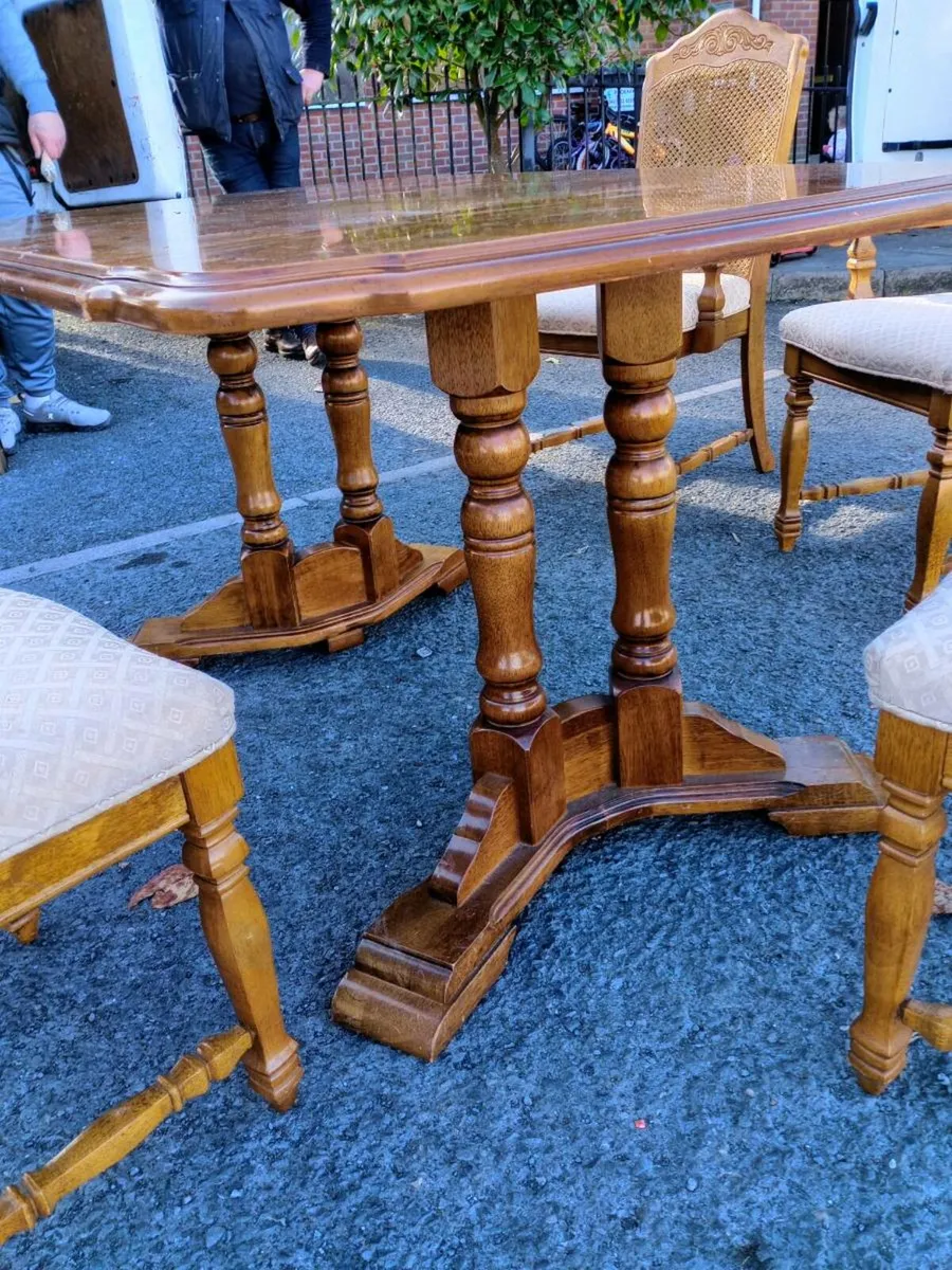 Table & 5 chairs - Image 2