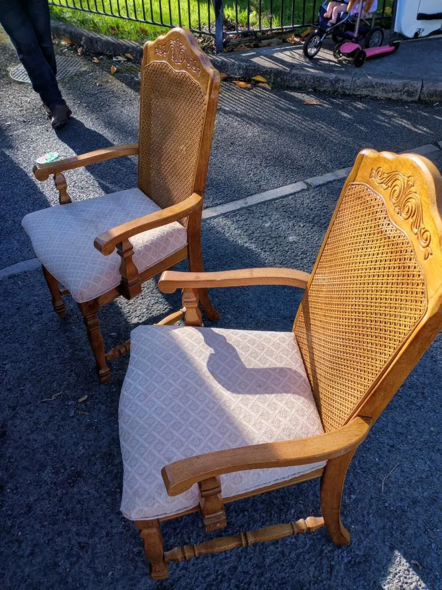 Table & 5 chairs - Image 3