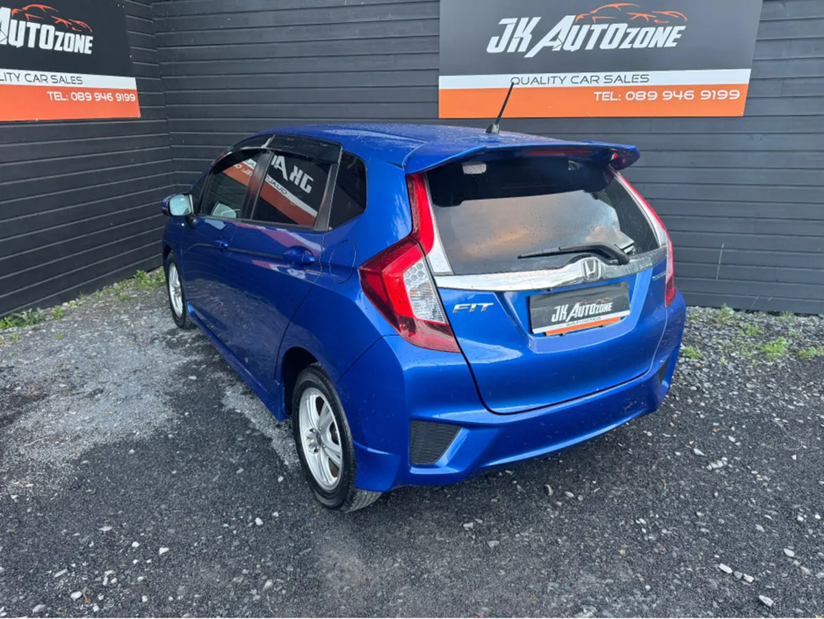 Honda Fit 1.5 HYBRID AUTO - Image 4