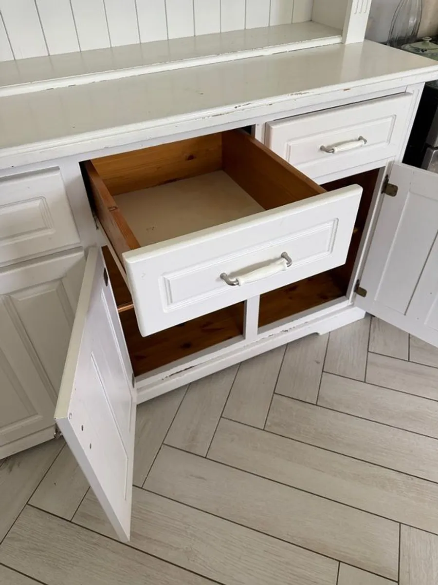 Kitchen and Accessories - Image 3