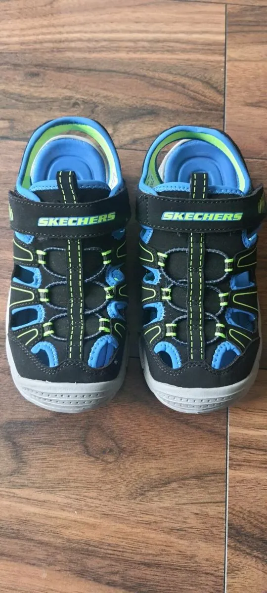 Sketchers girl shoes new size 1 - Image 2
