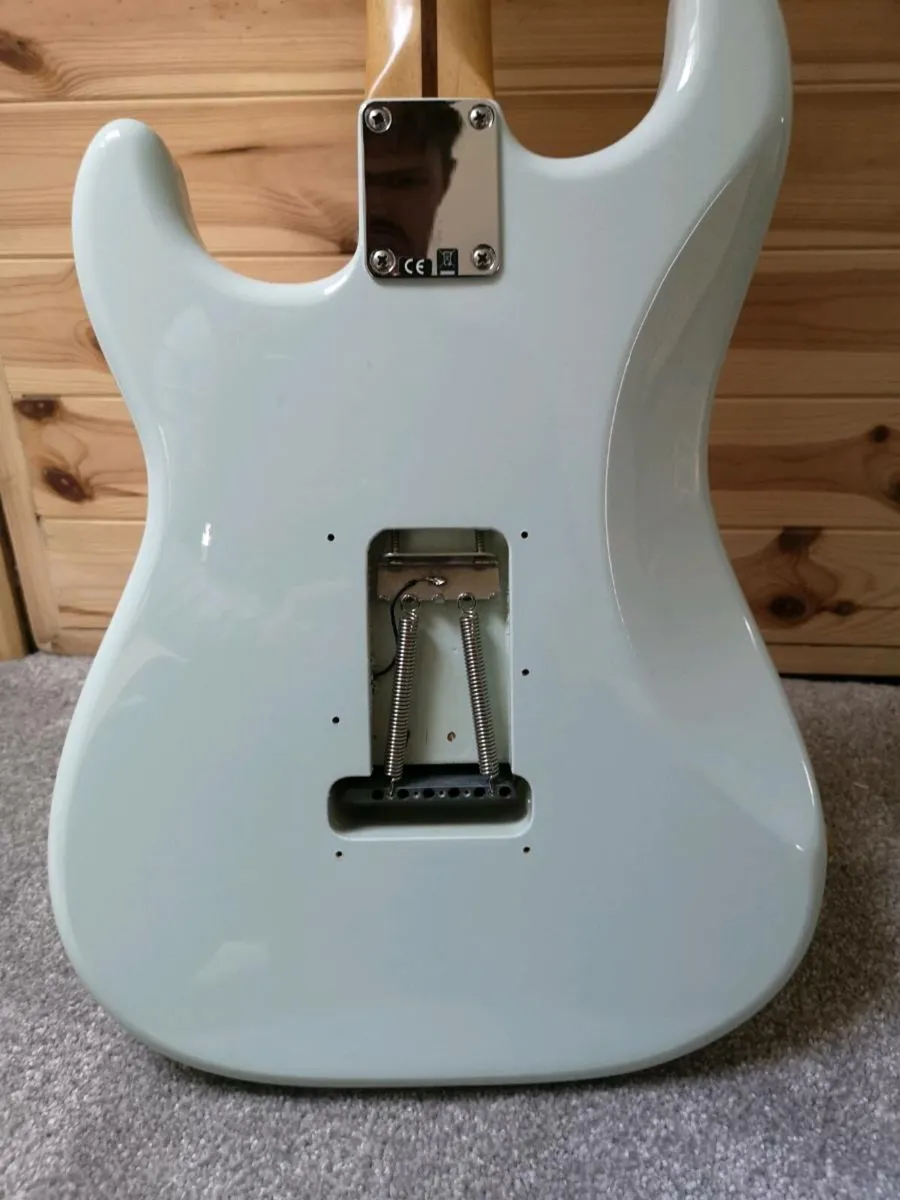 Fender HH MiM Strat Ice Blue - Image 4