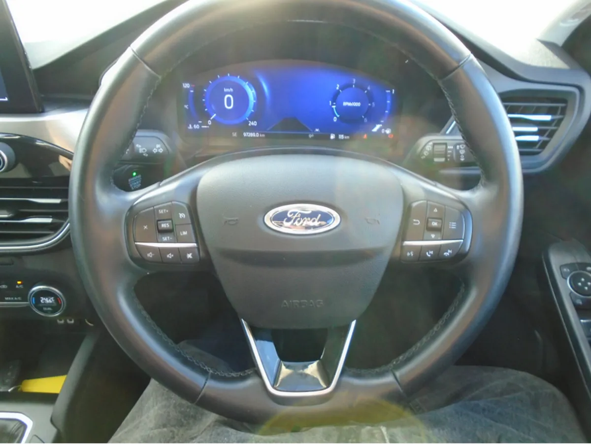 Ford Kuga TITANIUM 5DR 1.5 TD 120 S6.2 M6 F - Image 4