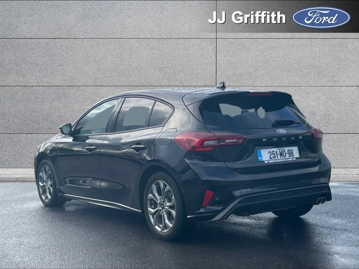 Ford Focus St-line X 1.0l Ecoboost 125PS Mhev - Image 2