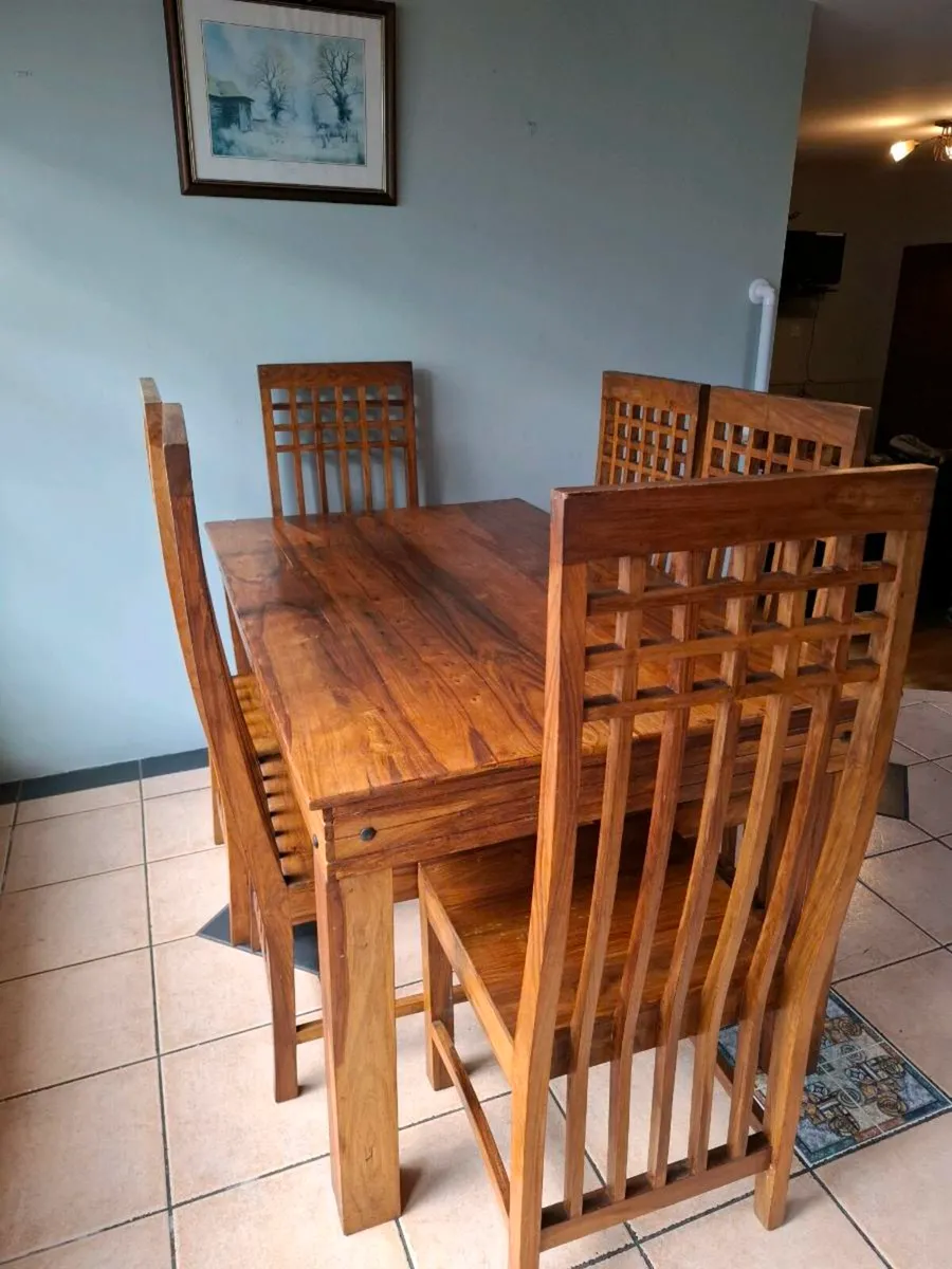 Kitchen table and 6 chairs - Image 1