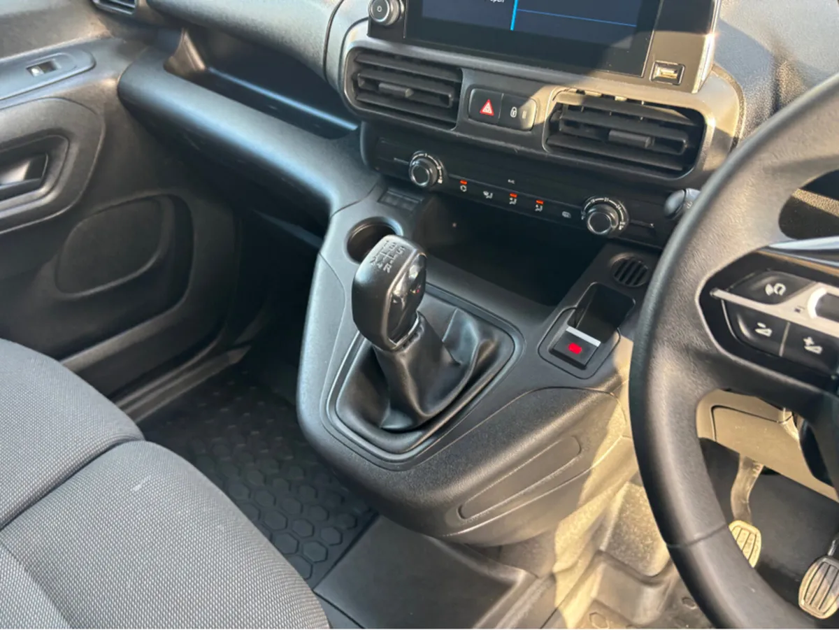 Peugeot Partner 3 seater €10974 ex vat - Image 3