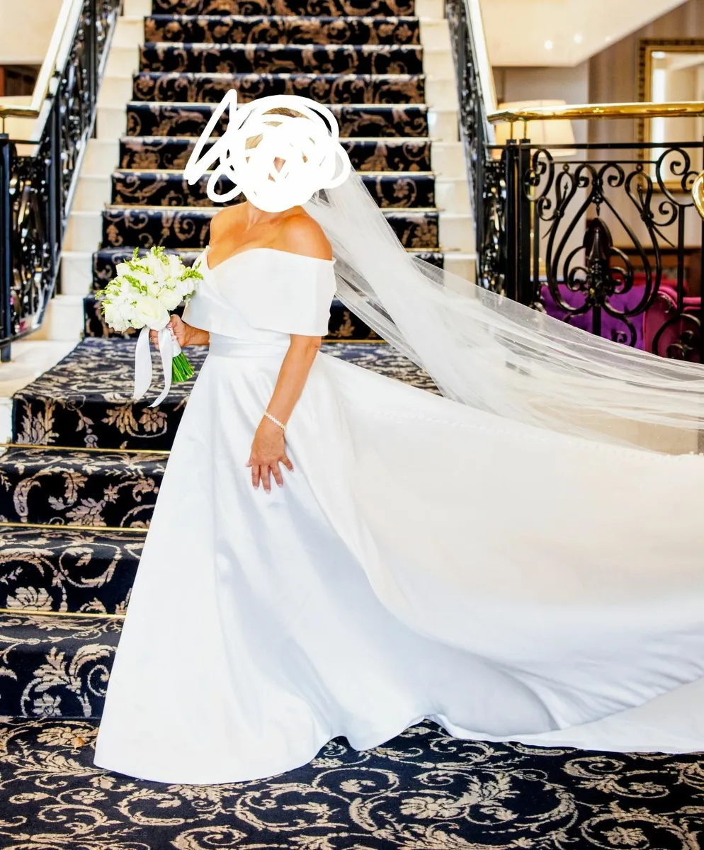 Wedding dress - Image 1
