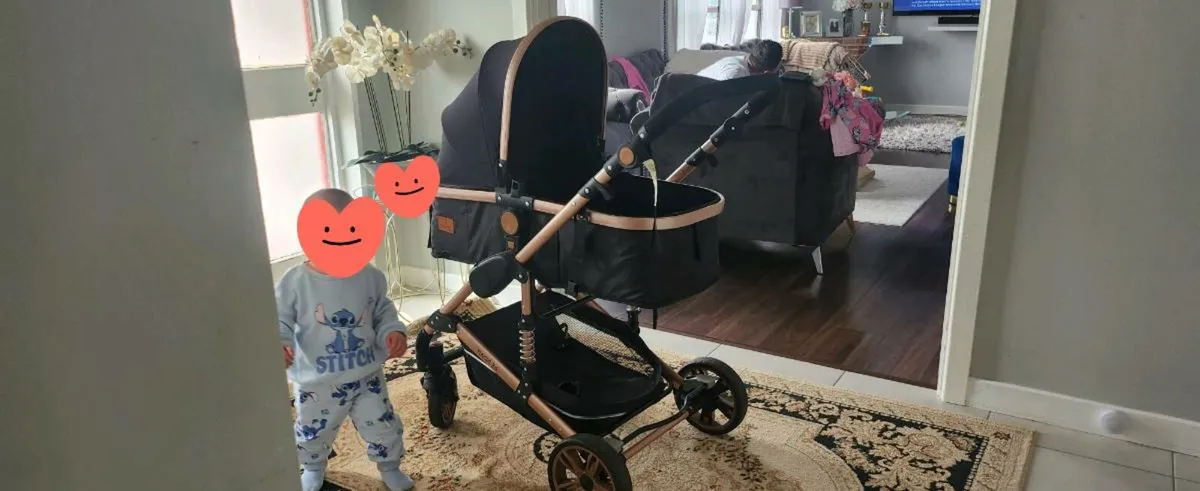 Baby stroller - Image 1