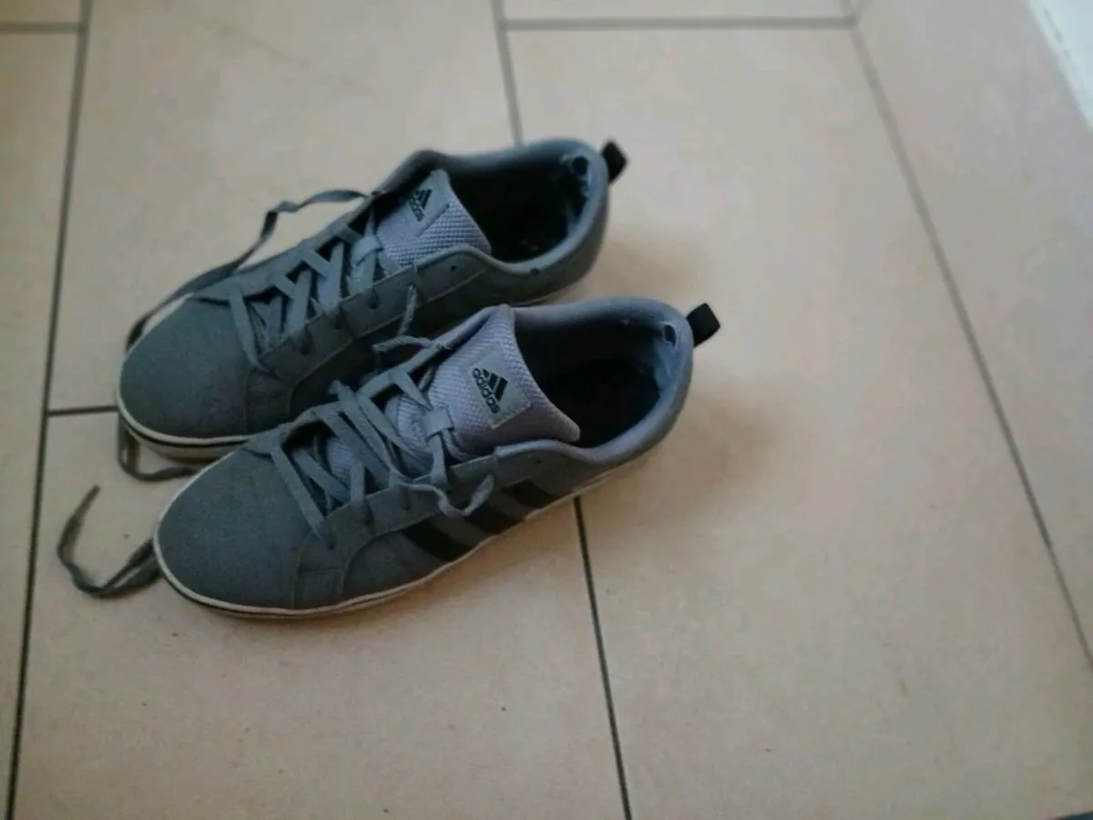 Adidas mens trainers unwanted gift can deliver - Image 2