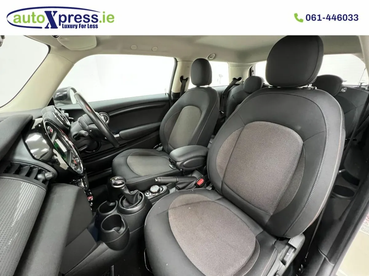 Mini Cooper 1.5 Automatic, Reversing camera, Low m - Image 4