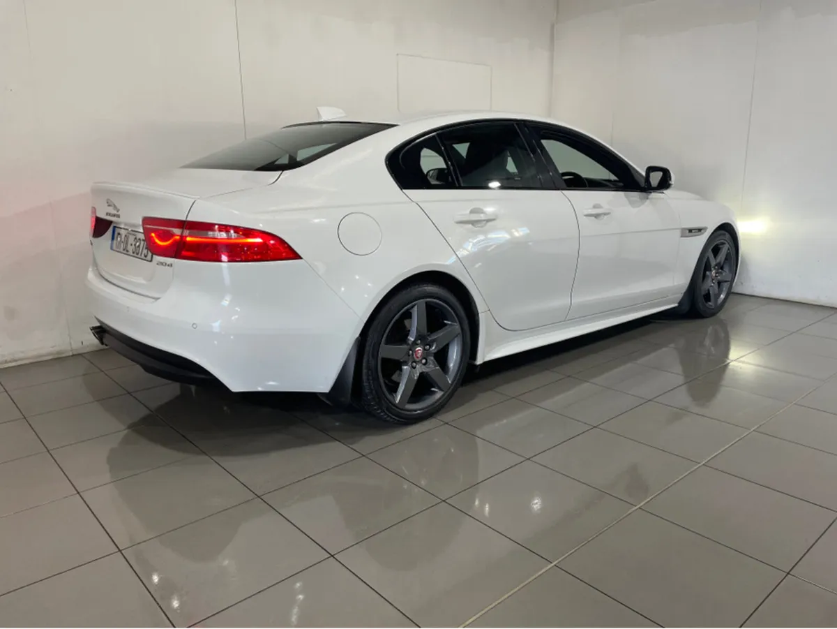 Jaguar XE 2.0 D R-SPORT 180PS 4DR AUTO - Image 3