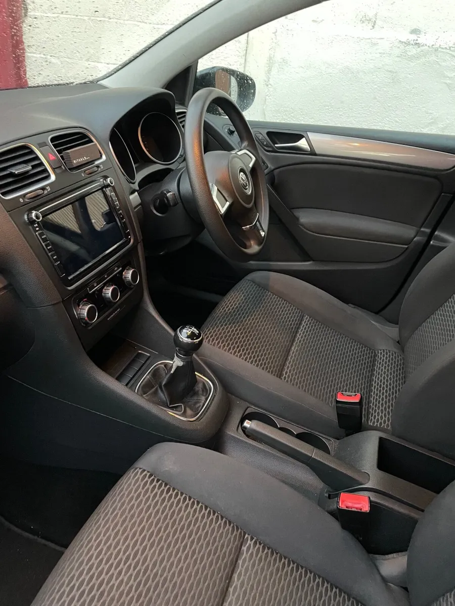 Volkswagen Golf 2010 - Image 2