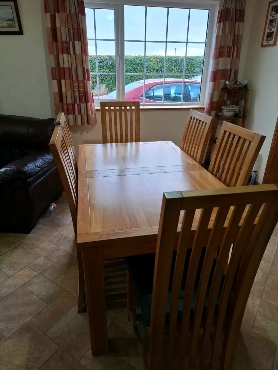Kitchen table & chairs - Image 1