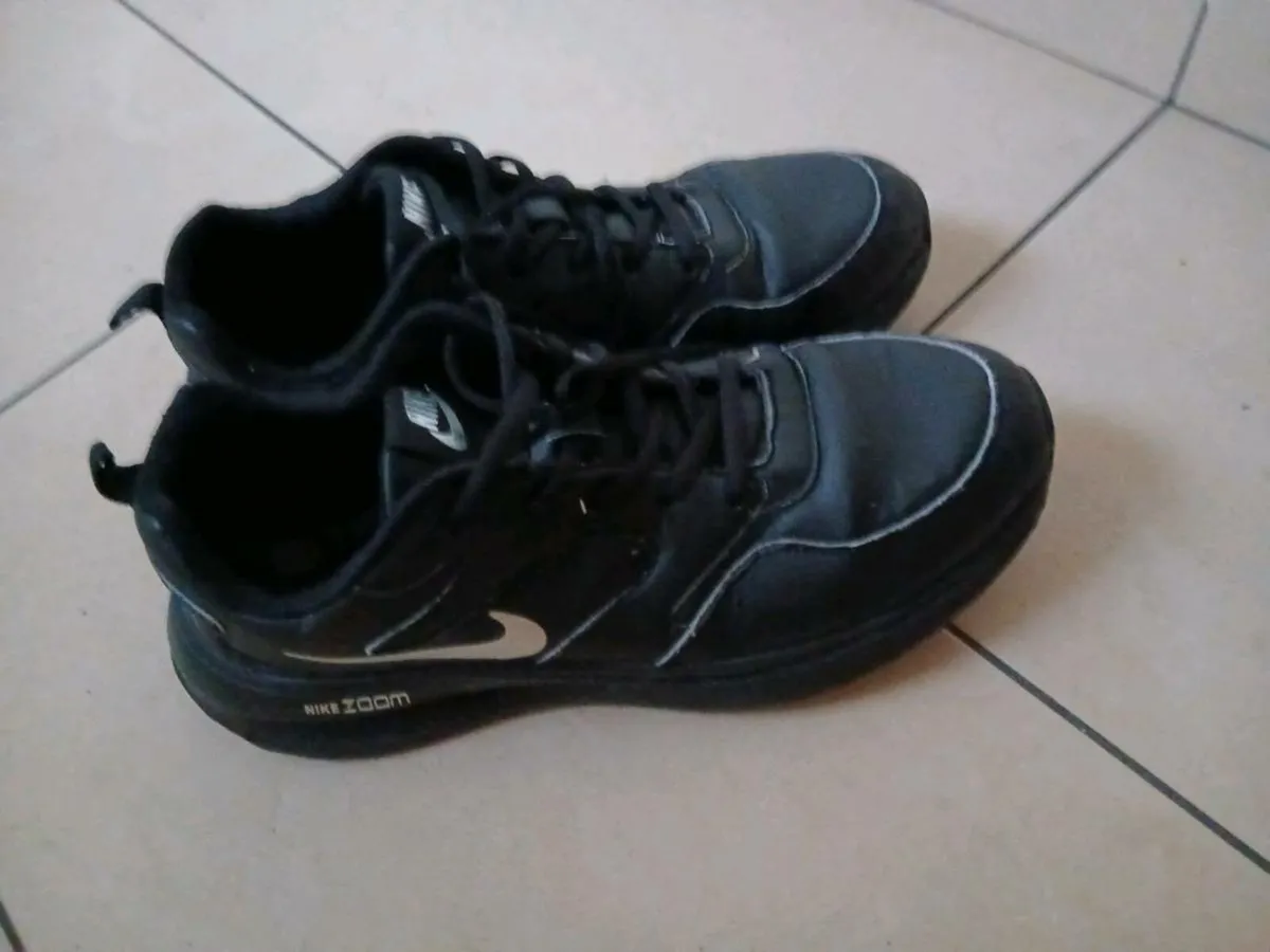 Mens Nike zoom trainers unwanted gift can deliver - Image 2