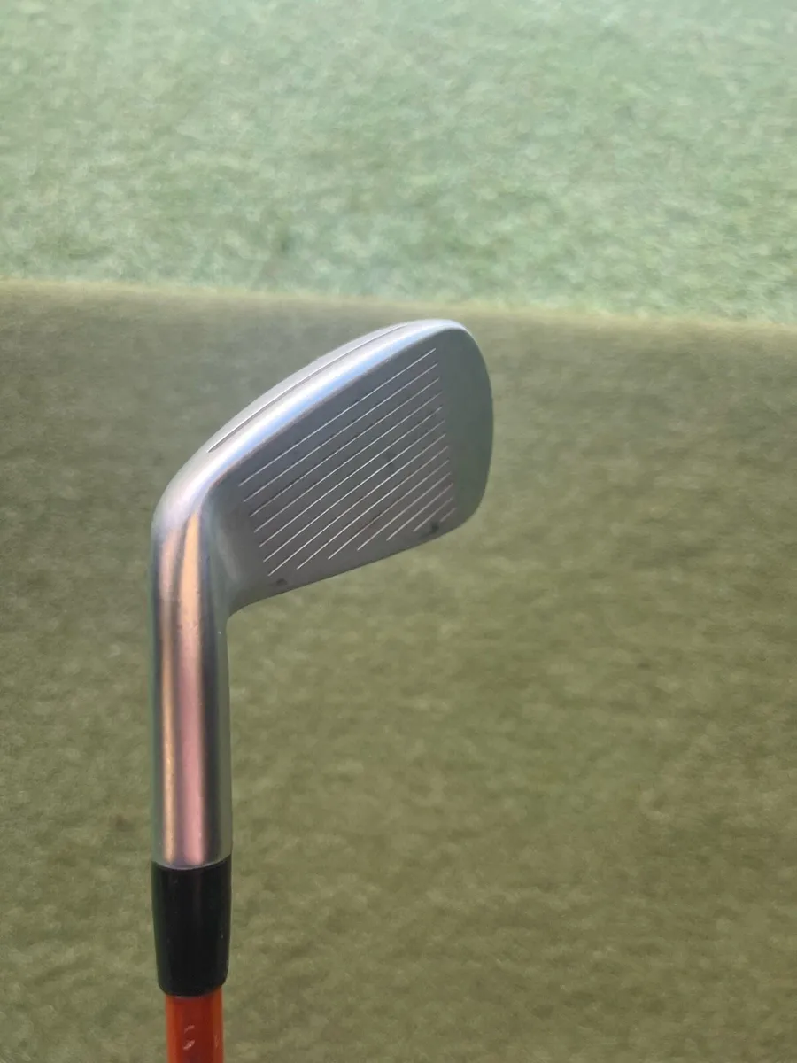 Taylor Made 790 2 iron - Image 2