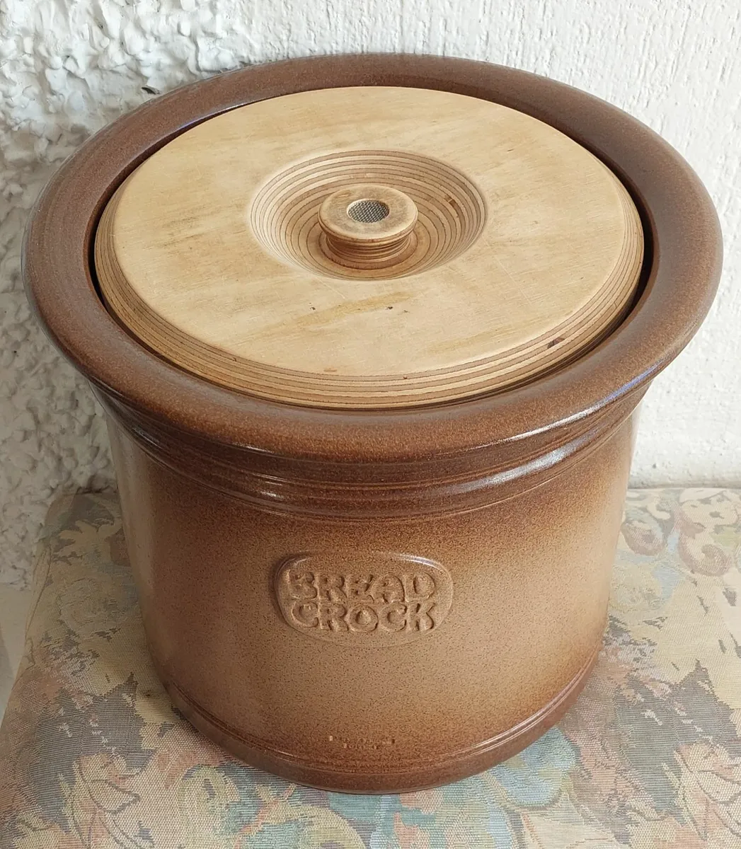Kiltrea Bread Crock with Lid - Image 2