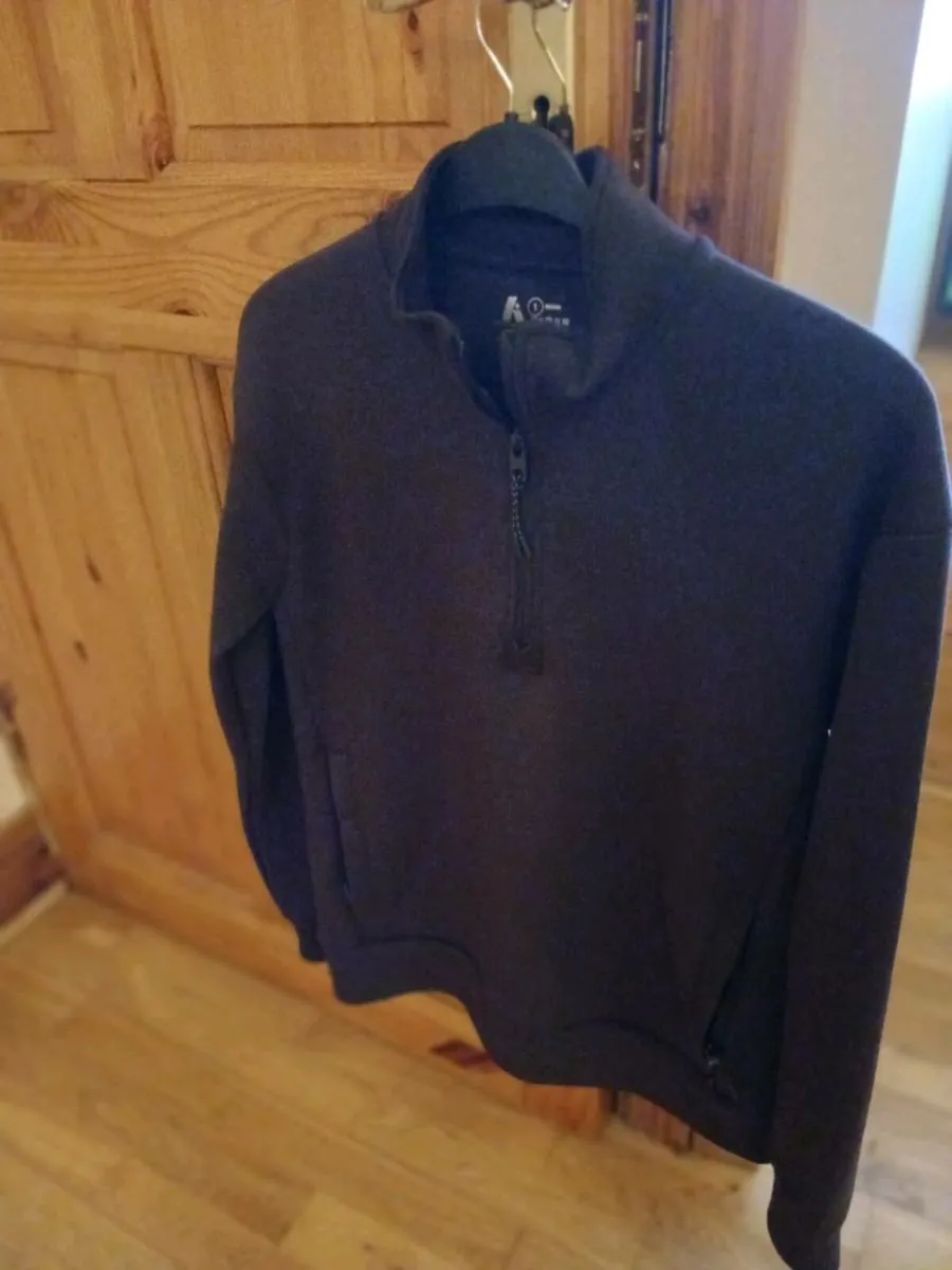 Mens fleece jumper unwanted gift can deliver - Image 1