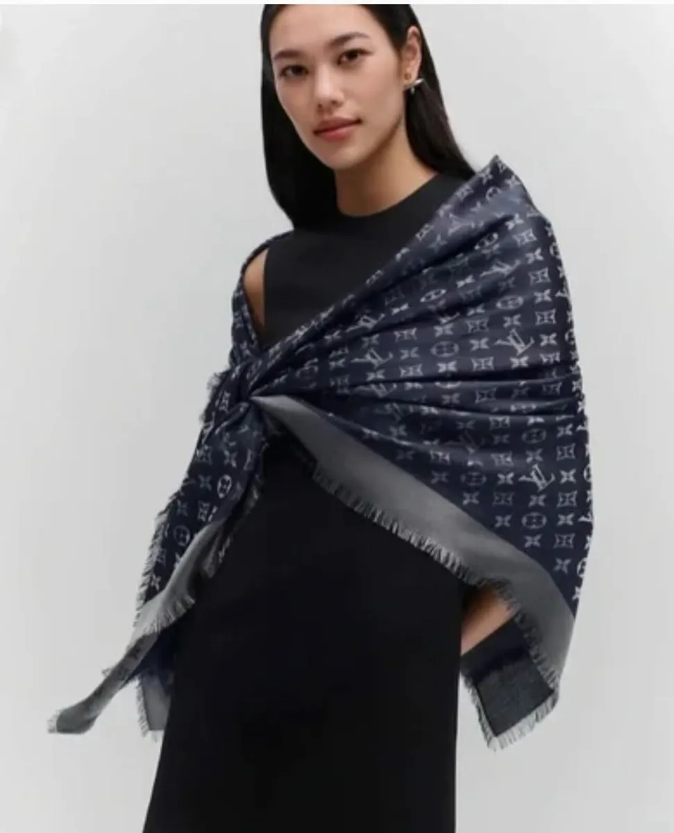 Louis Vuitton LV Monogram Lamé Shine Shawl - Image 1