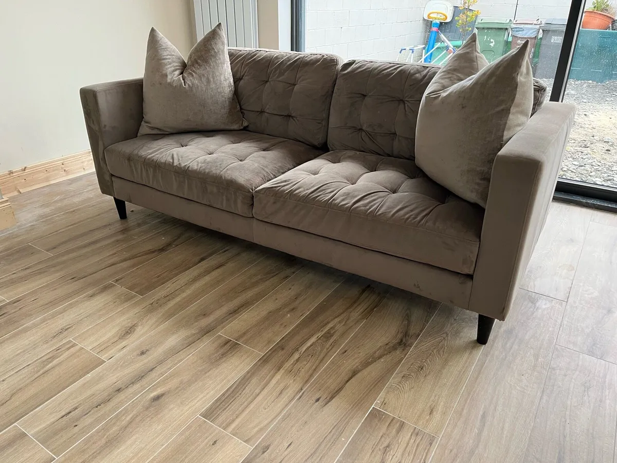 3 seater couch - Image 1