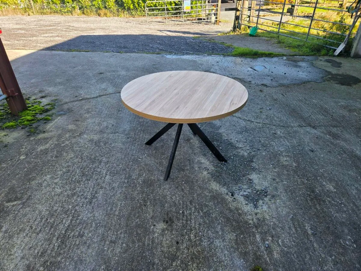 Kitchen table - Image 1