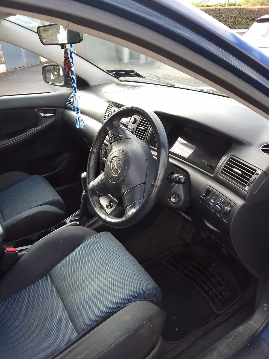 Toyota corolla - Image 4